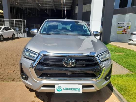 TOYOTA HILUX 2.8 D-4D TURBO DIESEL CD SRX 4X4 AUTOMÁTICO